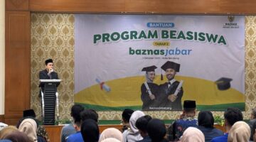 BAZNAS Jabar Salurkan Beasiswa untuk 102 Mahasiswa Berprestasi