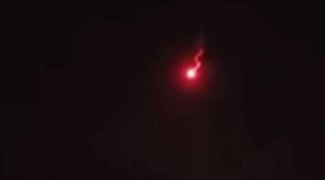 Dentuman Keras Disertai Cahaya Warna-Warni Gegerkan Warga Cirebon, Diduga Meteor Jatuh di Langit Cerah